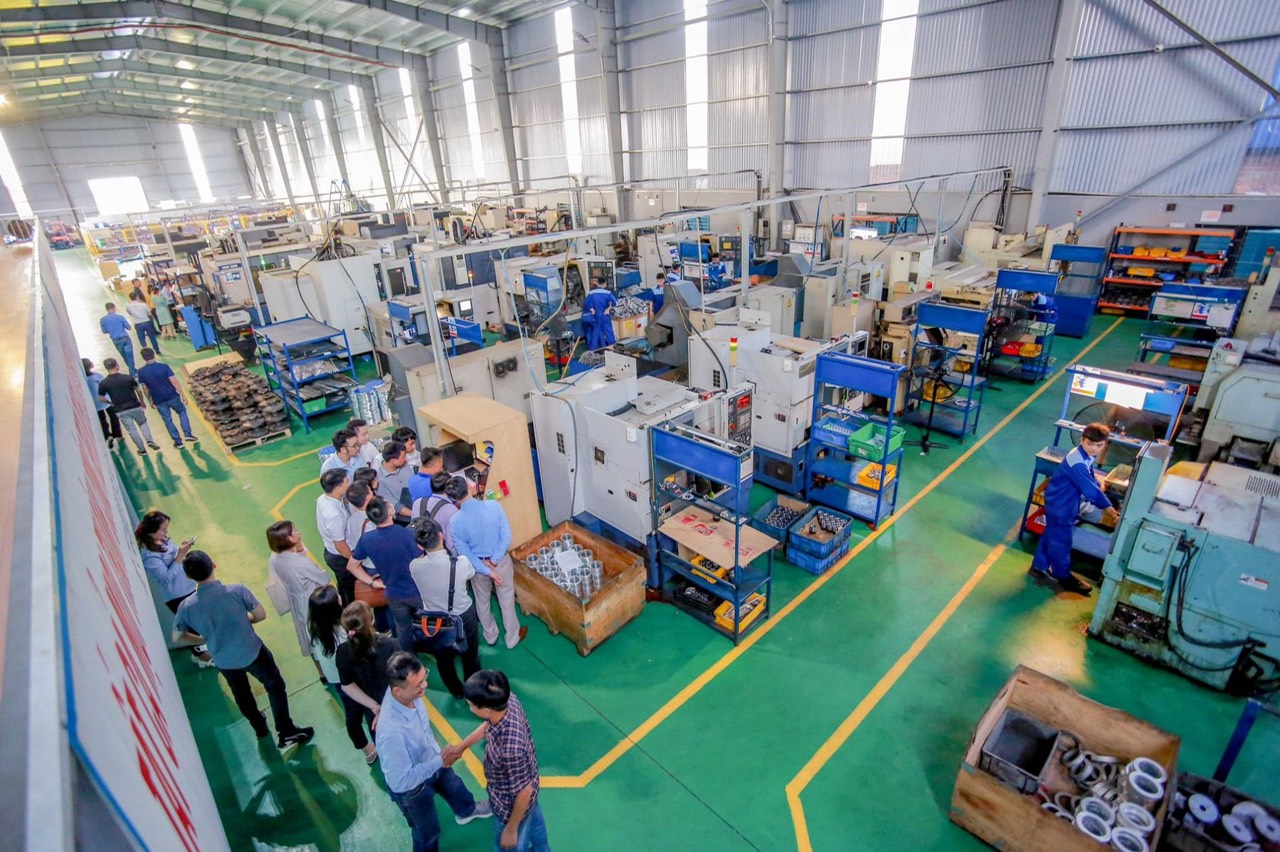 Nhà máy nhìn từ trên cao Nhà máy nhìn từ trên cao